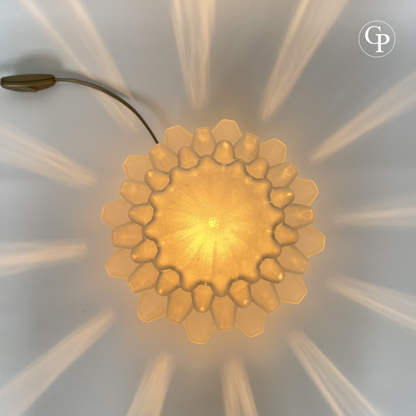 Top-down view of the glowing vintage Art Deco "Skyscraper" table lamp with its geometric stepped frosted glass shade radiating warm light | Vue de dessus de la lampe de table vintage Art Déco "Skyscraper" allumée, avec son abat-jour en verre dépoli à étages géométriques diffusant une lumière chaude