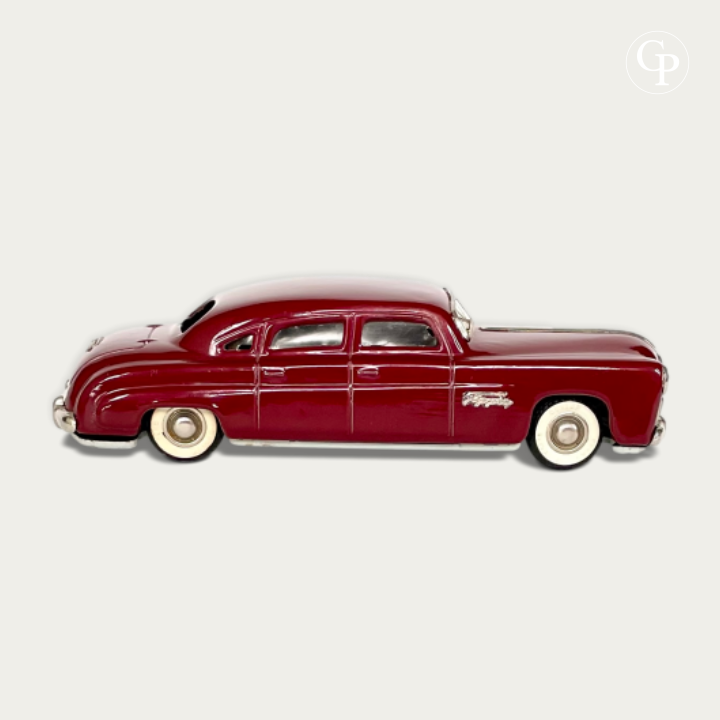 TippCo Hudson Limousine rouge Burundi vue de profil droit jouet ancien tôle c.1948 US Zone Germany | Vintage TippCo Hudson Limousine tin toy car right side profile view Burundi red lacquer c.1948 US Zone Germany